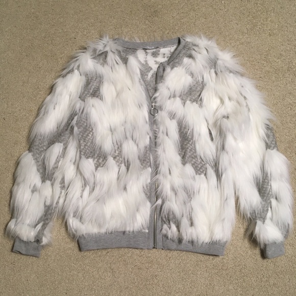 NWOT Zara Faux Fur Design Zip Up Sweater Size Medium - Picture 6 of 7